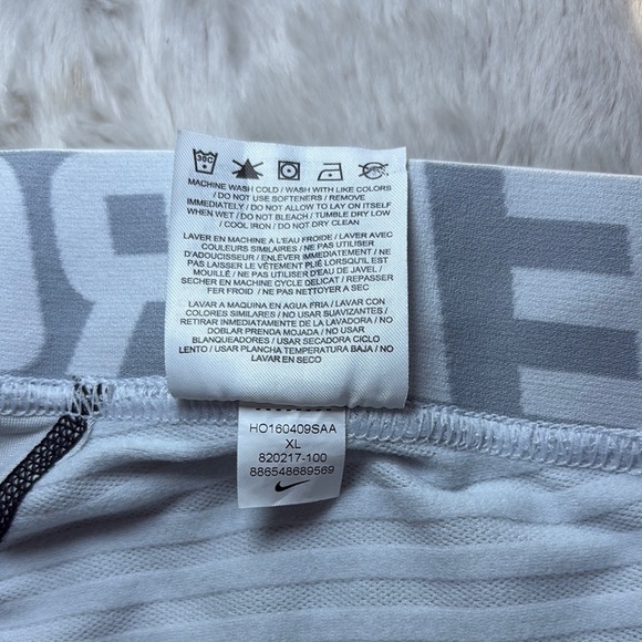 Nike Men's Gradient Black and White Boxer Briefs - Picture 7 of 8